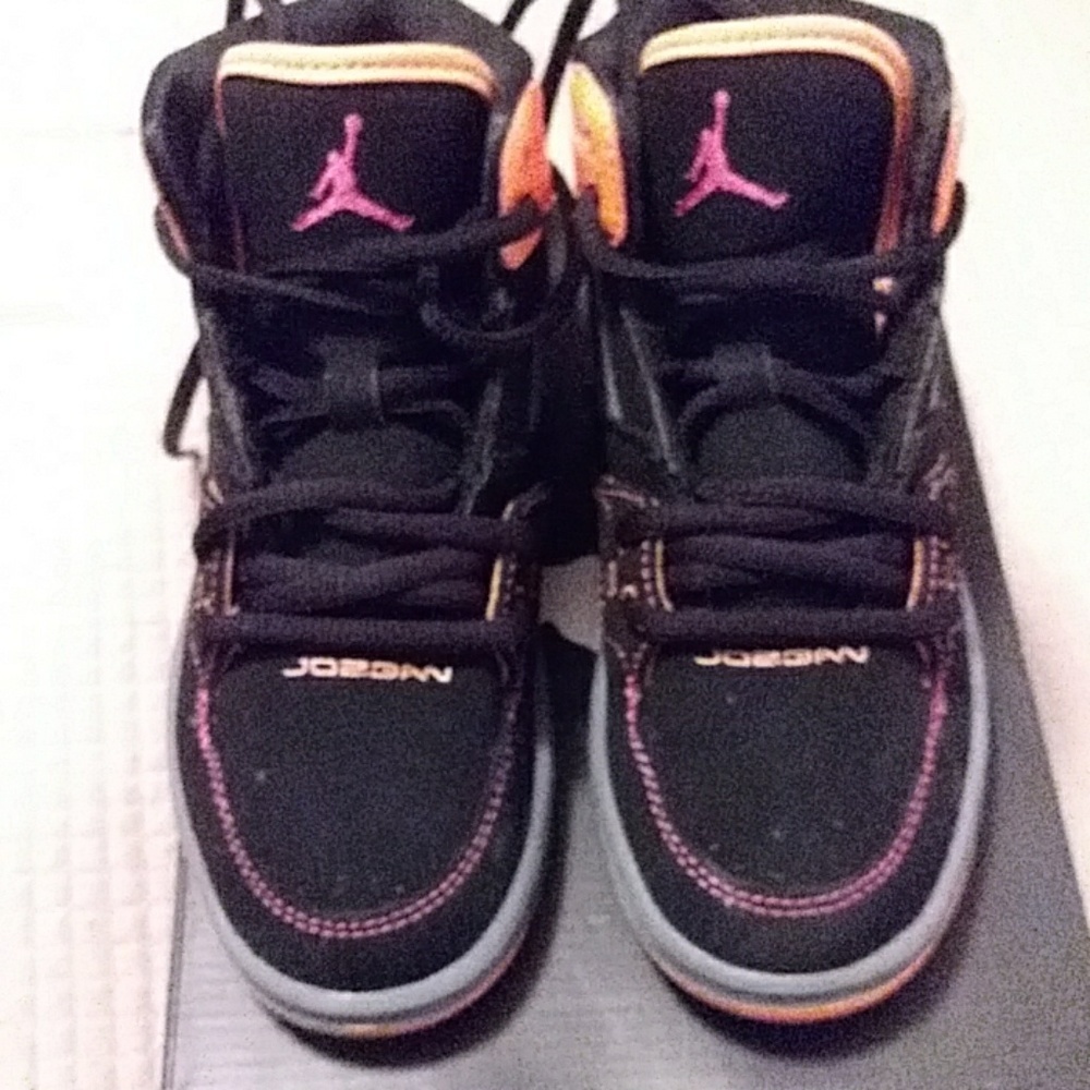 KIDS JORDAN WORN ONCE!! EXCELLENT CONDITION++